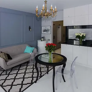 Charming In The Center Апартаменты